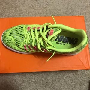 COPY - NEON YELLOW LUNAR TRAINER! Make an offer!